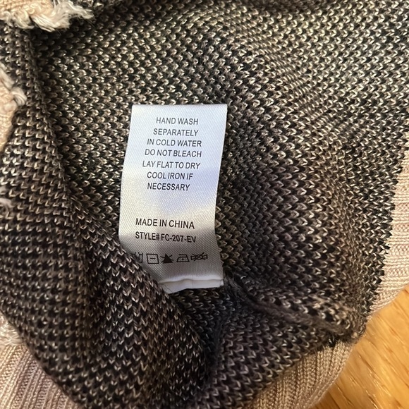 Ragged edge leopard print sweater - Picture 2 of 3